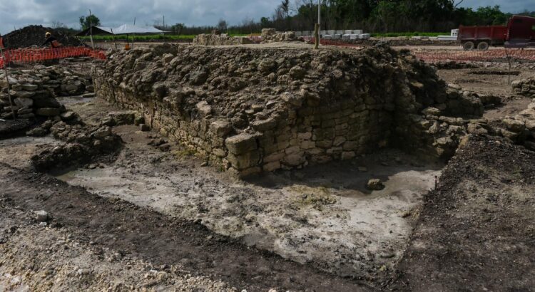 Encuentran restos de un conjunto habitacional maya en Quintana Roo