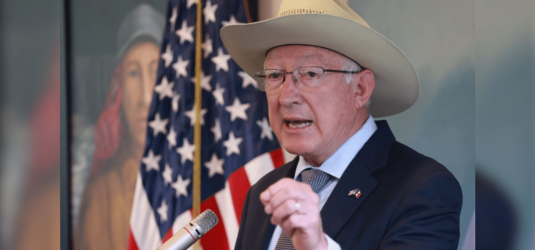 Ken Salazar responde a AMLO: la violencia en México no es culpa de Estados Unidos