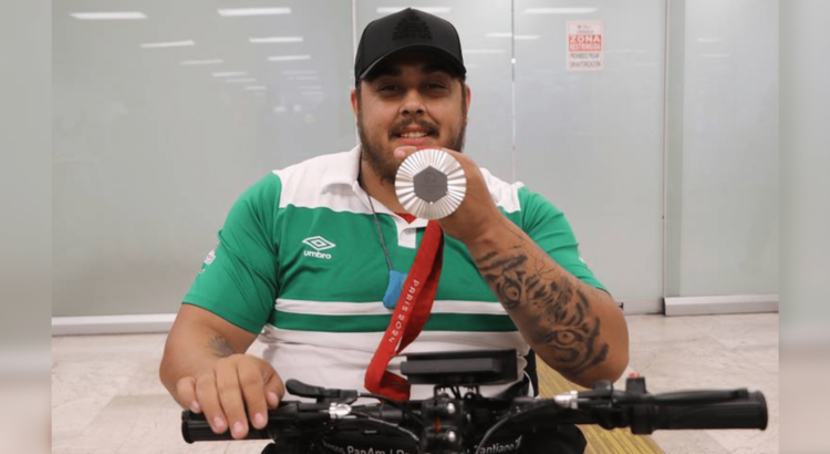 Edgar Fuentes vuelve a Hermosillo de los Juegos Paralímpicos con medalla de plata