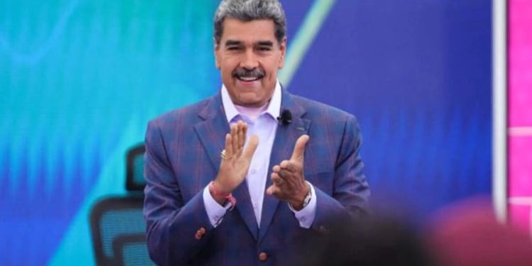 Maduro “adelanta la Navidad” en Venezuela mientras crece la presión política