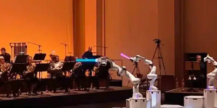 Robot con tres brazos dirige orquesta alemana