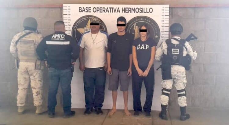 Rescatan a dos menores y detienen a tres personas con droga en Sonora