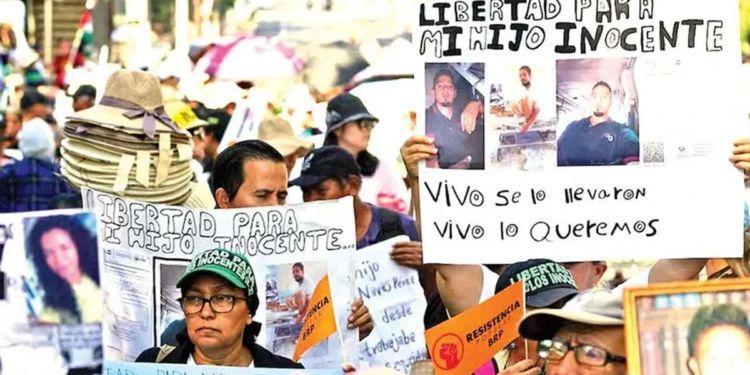 Salvadoreños exigen a Bukele liberar a inocentes