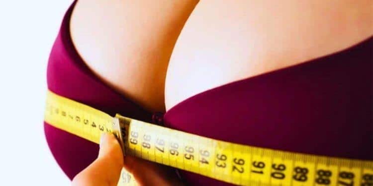 Le crecieron los pechos tras recibir vacuna contra COVID-19