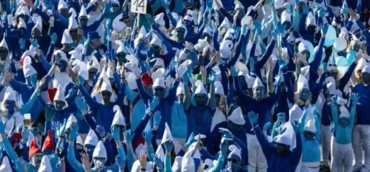 Miles se vistieron de Pitufos para romper record Guinness