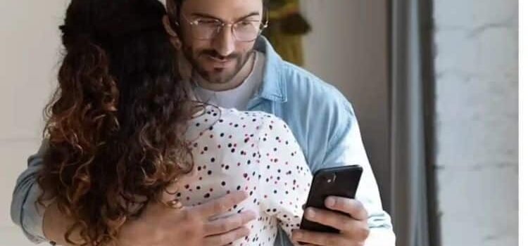 Le robaron el celular al novio… y el ladrón le mandó pruebas de su infidelidad Le robaron el celular al novio… y el ladrón le mandó pruebas de su infidelidad