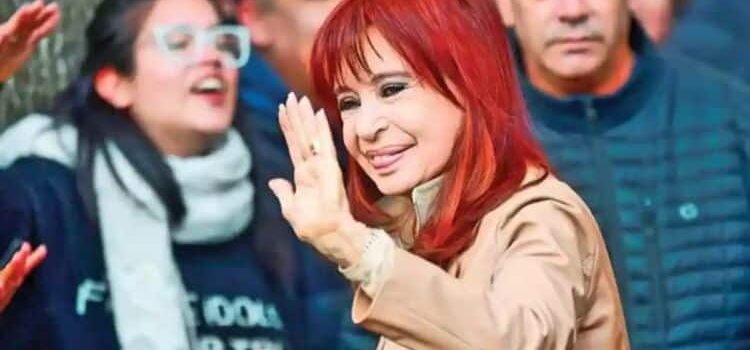 Condenan a Cristina Fernández a seis años a prisión Condenan a Cristina Fernández a seis años a prisión