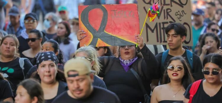 Colectivos feministas responsabilizan al Estado por feminicidios tras asesinato de tres hermanas y su madre Colectivos feministas responsabilizan al Estado por feminicidios tras asesinato de tres hermanas y su madre