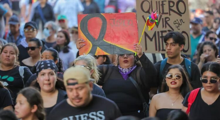 Colectivos feministas responsabilizan al Estado por feminicidios tras asesinato de tres hermanas y su madre