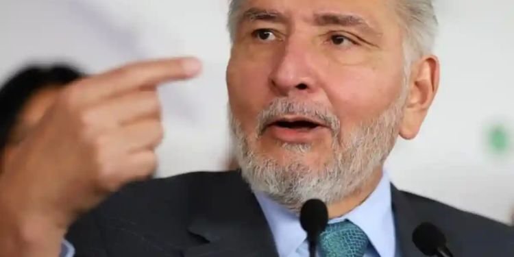 Se pone Adán Augusto López “a las órdenes de las autoridades”