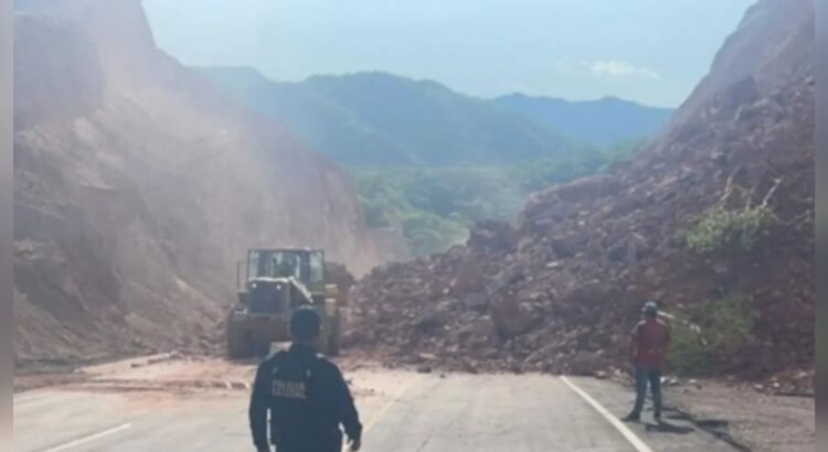 Activan plan de emergencia por deslaves y daños en carreteras de Sonora