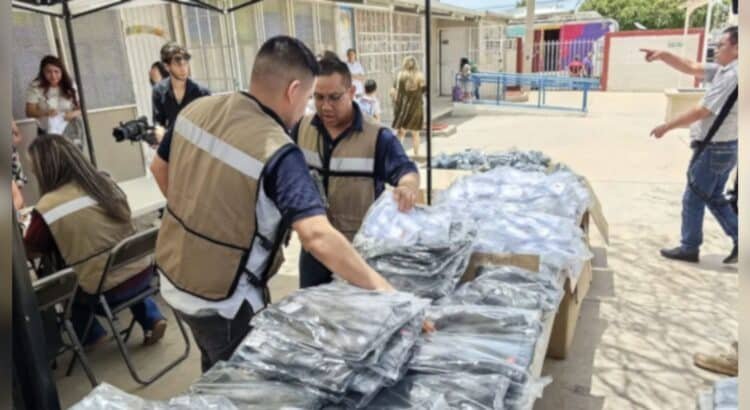 Entregan 270 mil uniformes a estudiantes de educación básica en Sonora