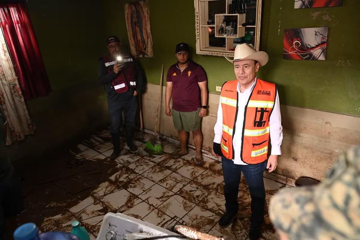 Supervisan daños en Nogales tras lluvia histórica de 73 milímetros en 40 minutos y coordina acciones con la presidenta Sheinbaum para atender a las familias afectadas